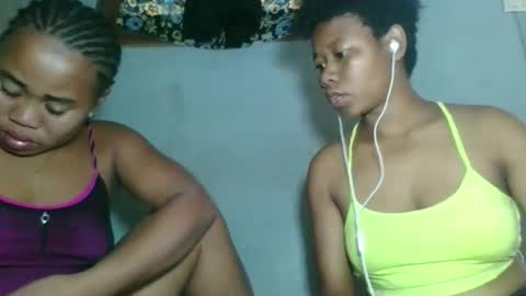 Snapshot of louane98 chatting on April 2026 10:43:01 AM louane98 online show from April 2026 10:43:01 AM