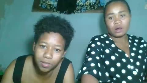 Snapshot of louane98 chatting on April 2026 02:02:02 PM louane98 online show from April 2026 02:02:02 PM