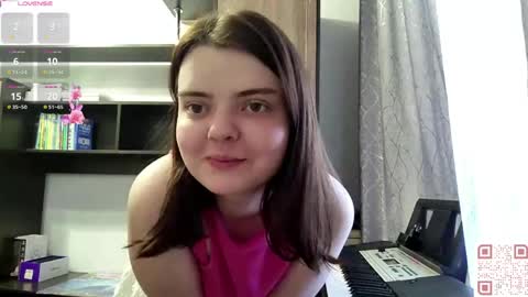 Snapshot of loudeguise chatting on June 2026 10:18:02 AM Esma online show from June 2026 10:18:02 AM
