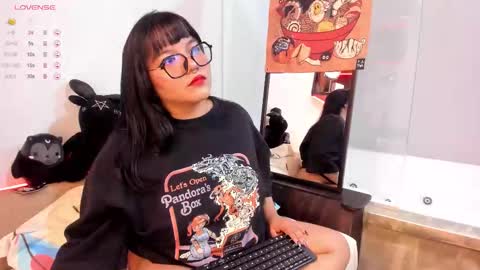 Snapshot of louiemanson_ chatting on October 2025 04:51:02 PM online show from October 2025 04:51:02 PM