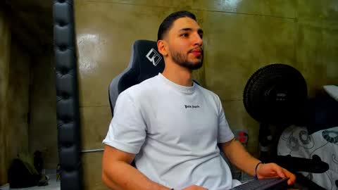 Louis online show from March 2025 07:31:02 PM