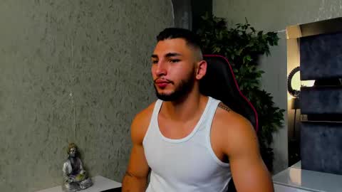 Louis online show from October 2025 08:19:02 PM