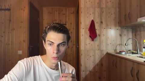 Mark online show from October 2025 02:15:01 AM