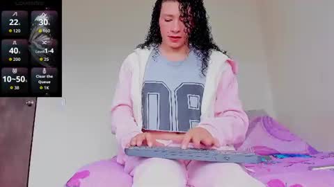 Snapshot of louise_22cm chatting on July 2026 01:02:02 PM Mi lu online show from July 2026 01:02:02 PM