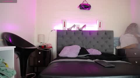 Snapshot of louise_nails chatting on January 2025 09:50:01 PM LouIse online show from January 2025 09:50:01 PM