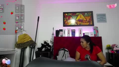 Snapshot of louise_nails chatting on September 2025 12:17:02 PM LouIse online show from September 2025 12:17:02 PM