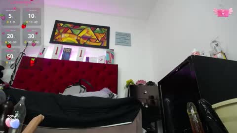 Snapshot of louise_nails chatting on September 2025 12:30:01 PM LouIse online show from September 2025 12:30:01 PM