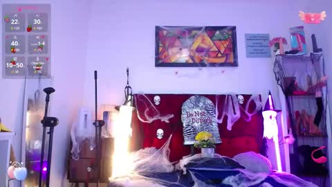 Snapshot of louise_nails chatting on October 2025 12:30:02 PM LouIse online show from October 2025 12:30:02 PM