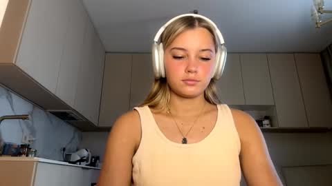 Snapshot of lourapimenta chatting on February 2026 06:44:01 AM Eliza online show from February 2026 06:44:01 AM