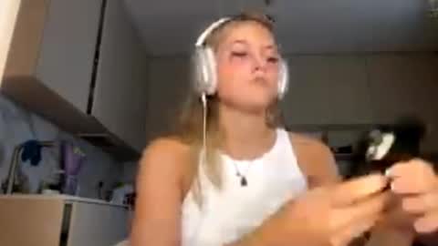 Snapshot of lourapimenta chatting on February 2026 12:26:01 PM Eliza online show from February 2026 12:26:01 PM