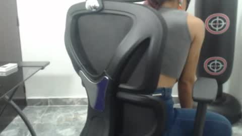 Snapshot of love_gatubela chatting on November 2025 08:24:02 PM Nina online show from November 2025 08:24:02 PM