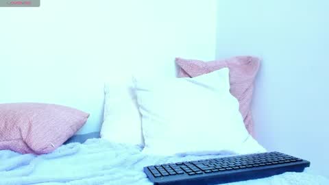 Snapshot of love_kris chatting on June 2026 12:32:02 AM Kristen LoveBerry online show from June 2026 12:32:02 AM
