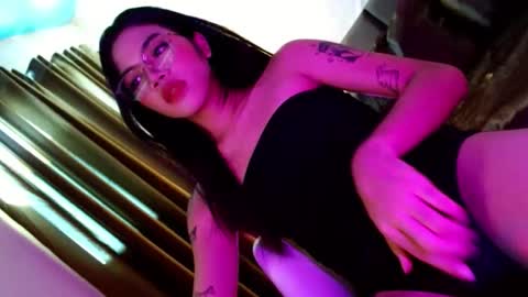 Seren online show from November 2025 05:28:02 AM