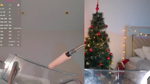 Snapshot of lovebabyblush chatting on December 2024 12:05:01 PM Shynie online show from December 2024 12:05:01 PM