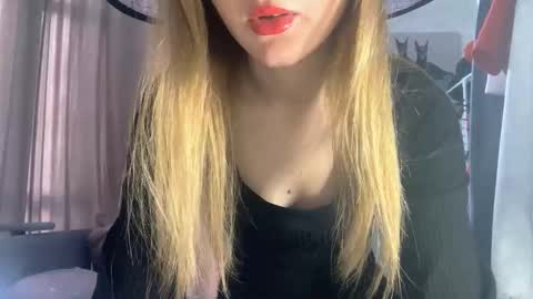 Ella online show from October 2025 06:47:01 AM