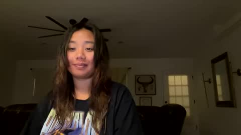 Snapshot of lovellly_ chatting on December 2024 12:34:01 AM Love online show from December 2024 12:34:01 AM