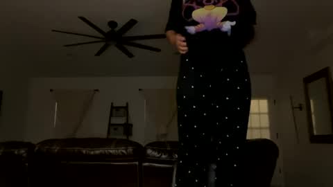 Snapshot of lovellly_ chatting on December 2024 04:12:01 AM Love online show from December 2024 04:12:01 AM