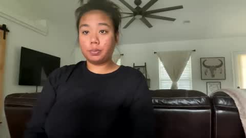 Snapshot of lovellly_ chatting on December 2024 09:11:02 PM Love online show from December 2024 09:11:02 PM