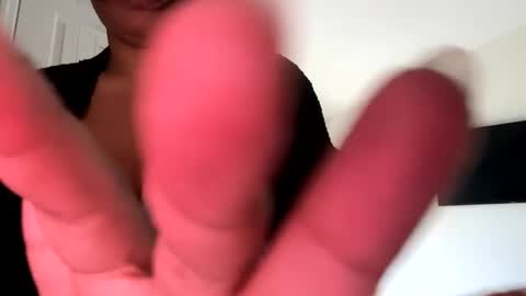 Snapshot of lovellly_ chatting on January 2025 09:37:01 PM Love online show from January 2025 09:37:01 PM