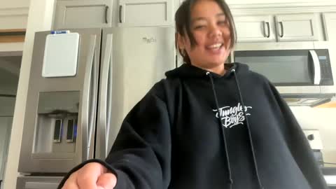 Snapshot of lovellly_ chatting on January 2025 08:16:01 PM Love online show from January 2025 08:16:01 PM