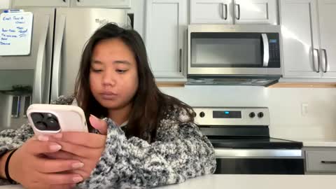 Snapshot of lovellly_ chatting on January 2025 08:00:01 PM Love online show from January 2025 08:00:01 PM