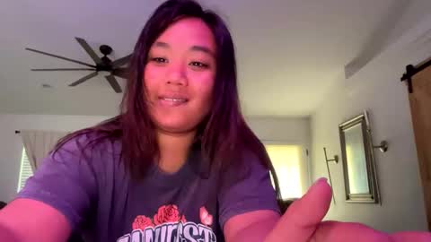 Snapshot of lovellly_ chatting on February 2025 08:33:02 PM Love online show from February 2025 08:33:02 PM