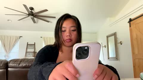 Snapshot of lovellly_ chatting on March 2025 10:07:02 PM Love online show from March 2025 10:07:02 PM