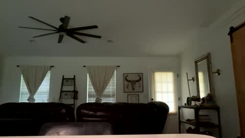 Snapshot of lovellly_ chatting on September 2025 11:05:02 PM Love online show from September 2025 11:05:02 PM