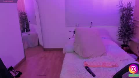 Snapshot of lovely_emma18 chatting on May 2026 01:05:01 PM Emma online show from May 2026 01:05:01 PM