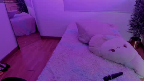 Snapshot of lovely_emma18 chatting on May 2026 01:54:02 PM Emma online show from May 2026 01:54:02 PM