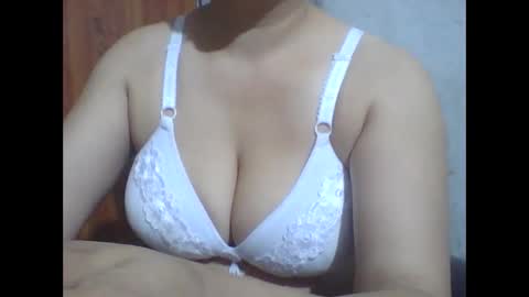 Snapshot of lovely_sweet_girl chatting on October 2025 01:57:01 AM katrina follow me guys online show from October 2025 01:57:01 AM