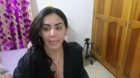 Snapshot of lovely_trix_ chatting on February 2025 11:43:02 AM Trix online show from February 2025 11:43:02 AM