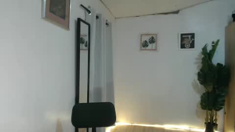 Snapshot of lovelyalice23 chatting on February 2025 02:21:01 PM alice online show from February 2025 02:21:01 PM