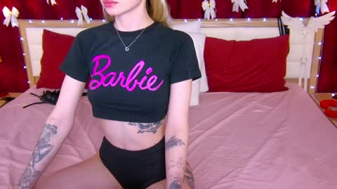 Snapshot of lovelycaroline_ chatting on January 2025 07:39:02 AM Caroline online show from January 2025 07:39:02 AM