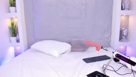 Lovely online show from April 2026 05:19:02 PM