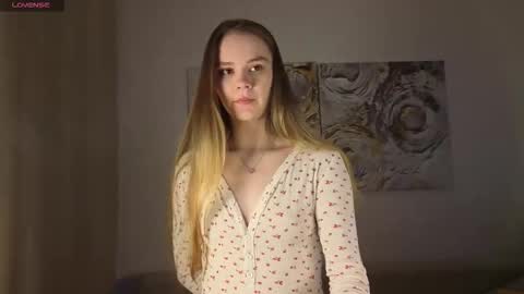 lovelygracee online show from November 2025 01:55:01 PM