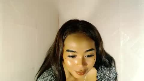Snapshot of lovelykayleexx chatting on December 2024 01:12:01 PM ara online show from December 2024 01:12:01 PM