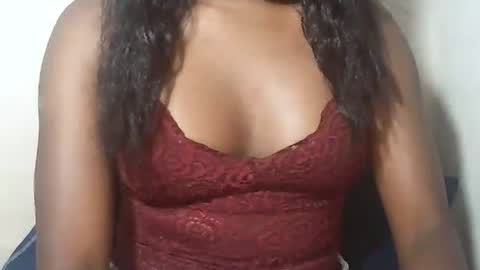 lovelylarra online show from February 2026 06:57:01 PM