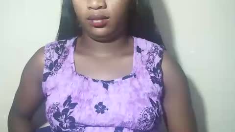 lovelylarra online show from April 2026 08:47:01 PM