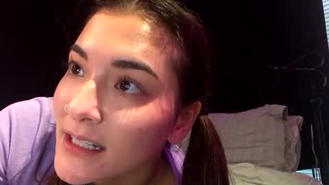 Queen Aria  online show from January 2025 11:40:01 PM