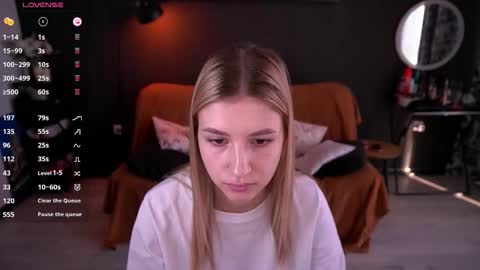 Snapshot of lovelyspacee chatting on February 2026 01:38:02 PM Anna online show from February 2026 01:38:02 PM