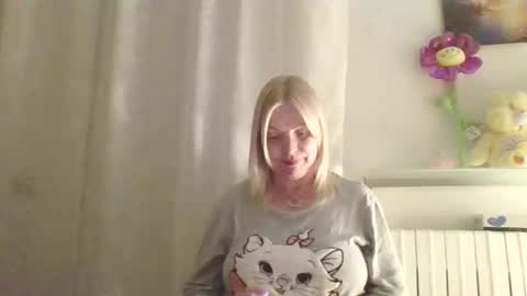 Marlyn online show from May 2026 07:33:02 PM