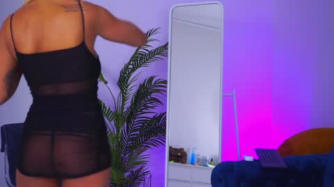 Snapshot of lovingblondie chatting on December 2024 06:29:01 AM Nora online show from December 2024 06:29:01 AM