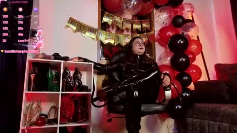 Snapshot of luanadabbraccio_ chatting on April 2026 02:01:01 PM luanadabbraccio_ online show from April 2026 02:01:01 PM