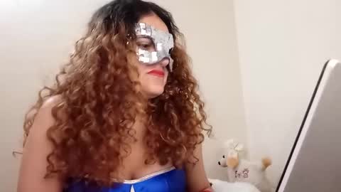 luanapowerful online show from October 2025 07:56:02 PM