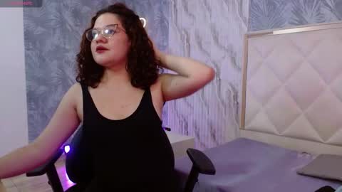 Snapshot of luar_tay chatting on December 2025 07:43:02 PM LUAR online show from December 2025 07:43:02 PM