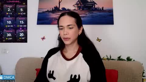 luara_ online show from November 2025 01:03:01 PM