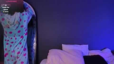   online show from October 2025 12:07:02 PM