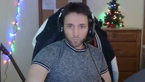 lucasbacon13 online show from December 2024 01:01:02 PM