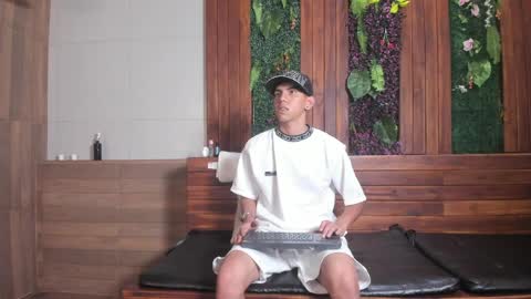 Snapshot of lucca_moreti chatting on April 2026 03:44:02 AM Lucca Moreti online show from April 2026 03:44:02 AM